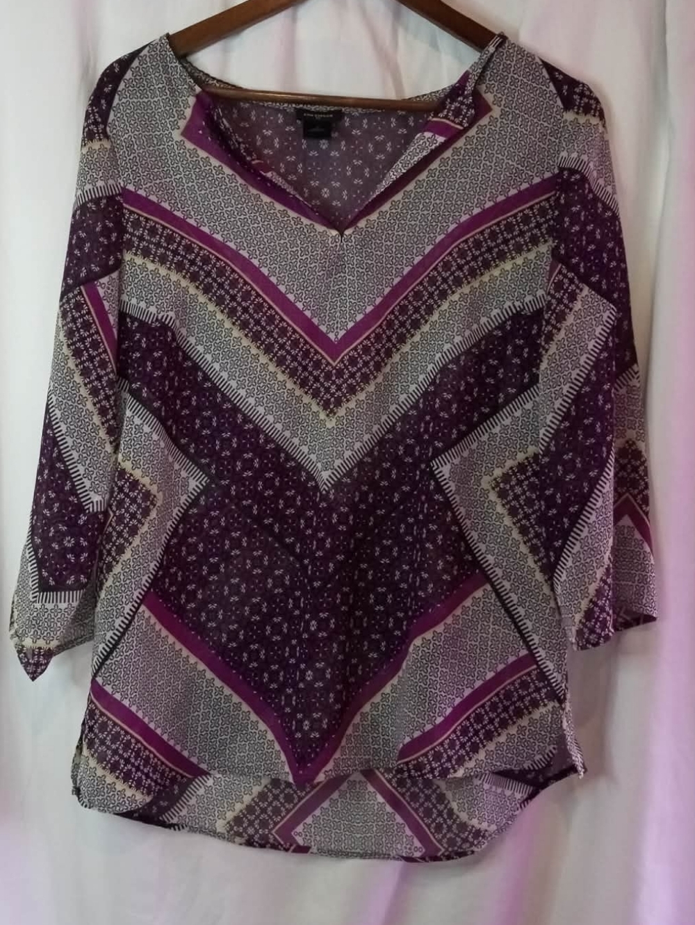 Ann Taylor Purple Grey Chevron Print V-Neck Blouse Sheer Office Small Breezy